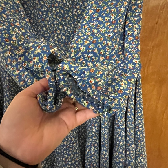 NWOT Glamorous Bloom Floral Dress - Picture 5 of 6